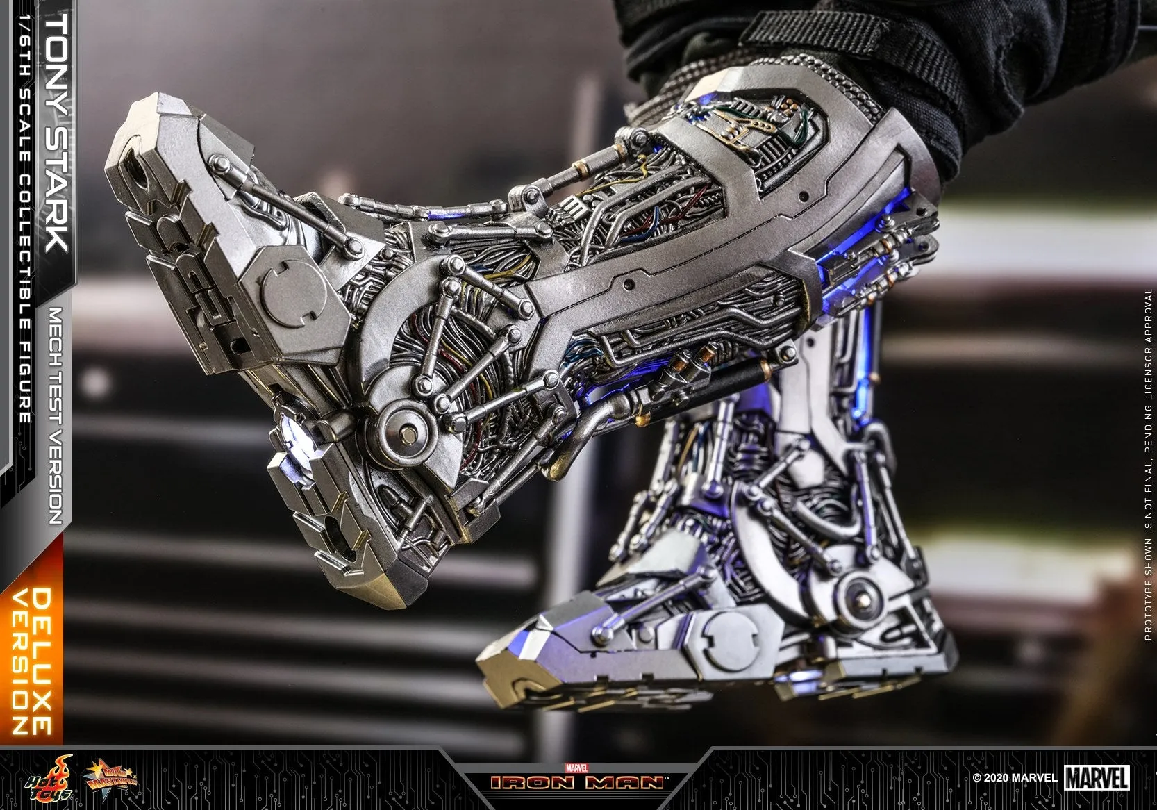 Hot Toys - MMS582 - Iron Man - 1/6th scale Tony Stark (Mech Test Version) Collectible Figure (Deluxe Version)