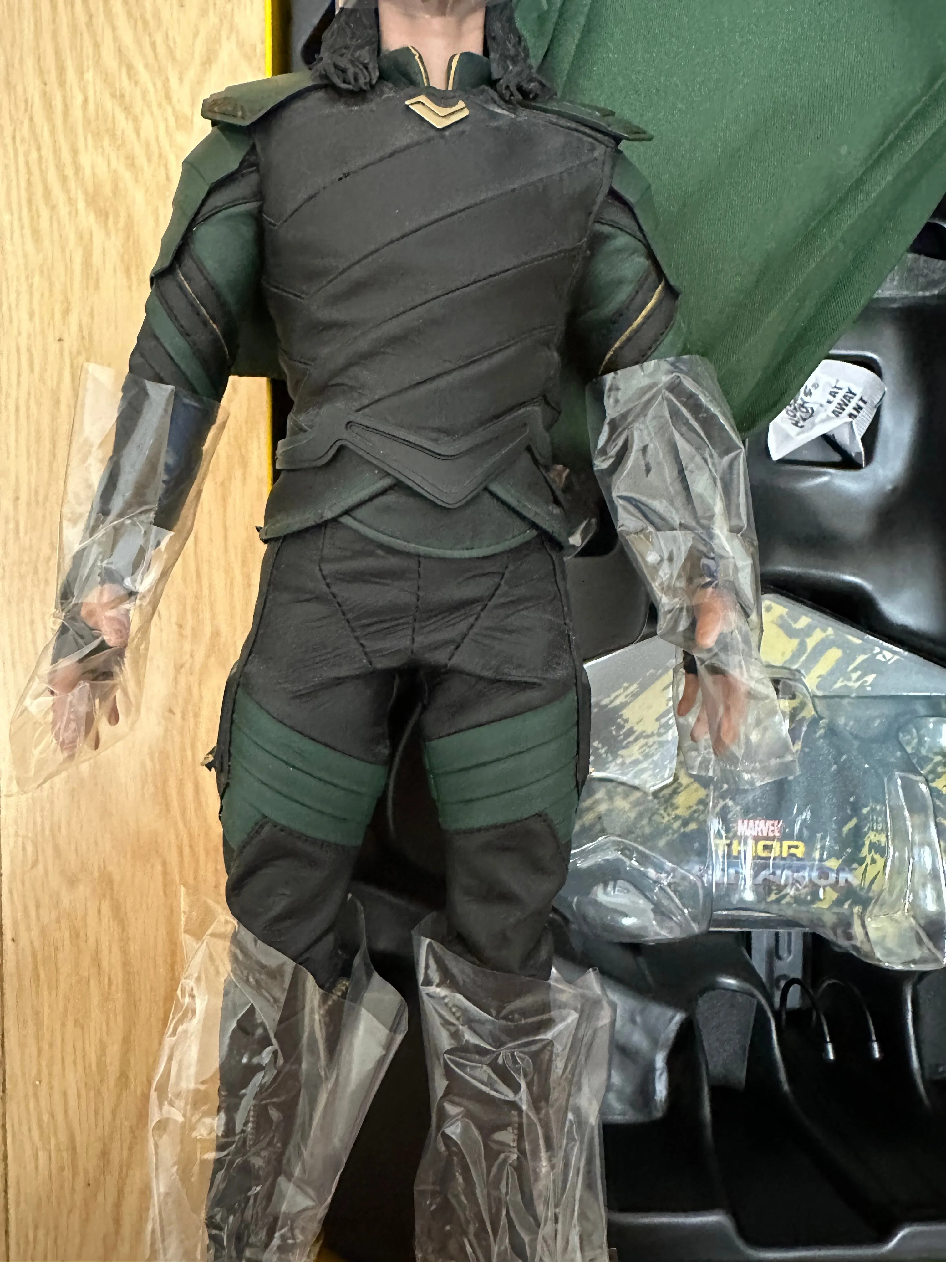 Hottoys Hot Toys 1/6 Scale MMS472 MMS 472 Thor 3 Ragnarok - Loki Action Figure USED 2